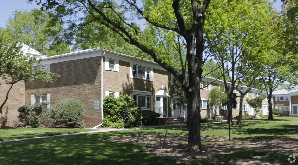 Margate at Edison Apartments in Metuchen, NJ