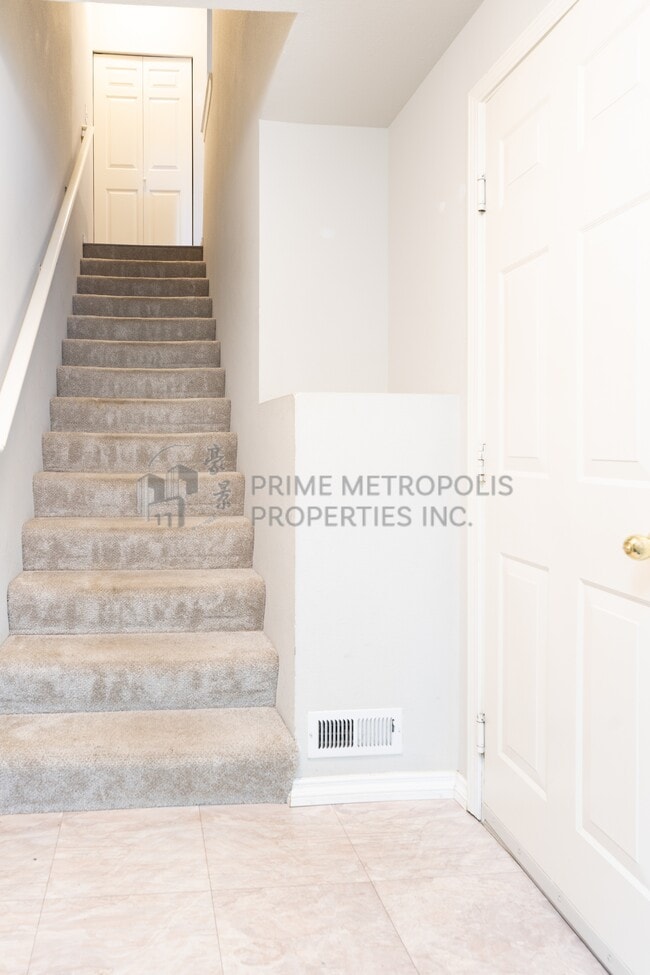 Building Photo - 2062 Newport Way NW