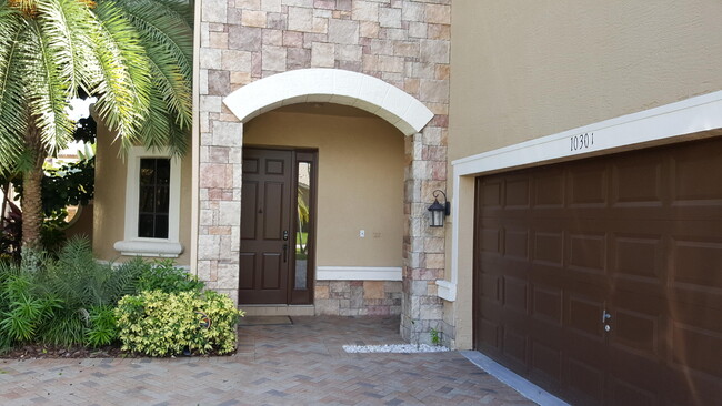 Building Photo - 10301 Medicis Pl