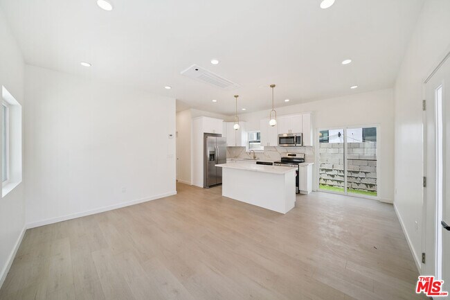Foto del edificio - 1513 S Hayworth Ave