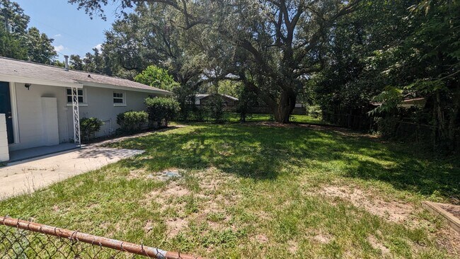 Foto del edificio - 775 Dunkirk St, Pensacola, FL 32534. Waive...