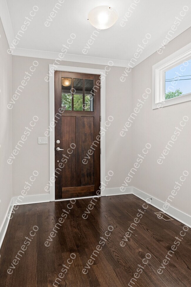 Building Photo - 3 bed / 3 bath home