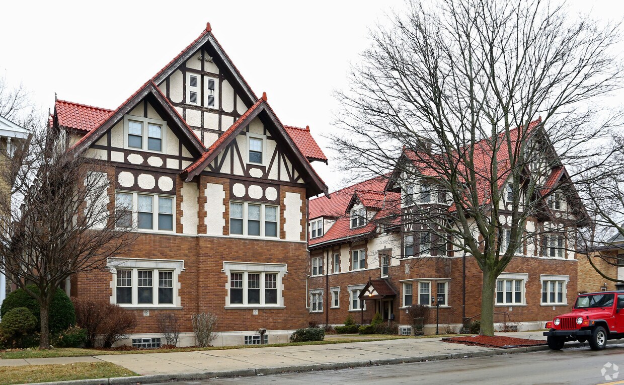 Primary Photo - Bull Manor Apartments