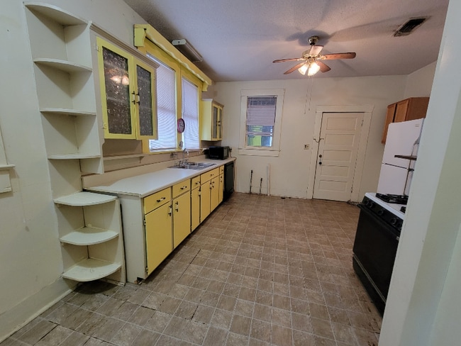 Building Photo - 2226 Pecan St