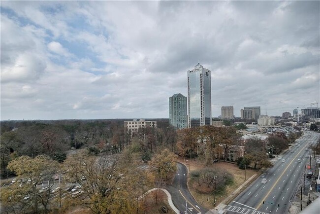 Foto del edificio - 2795 Peachtree Rd NE