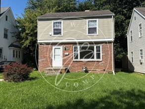 Building Photo - 2057 Wyndhurst Rd