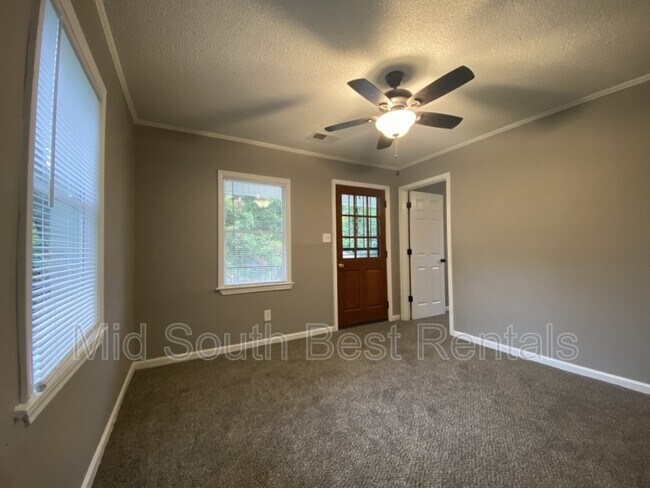 Foto del edificio - 1581 Rayburn St