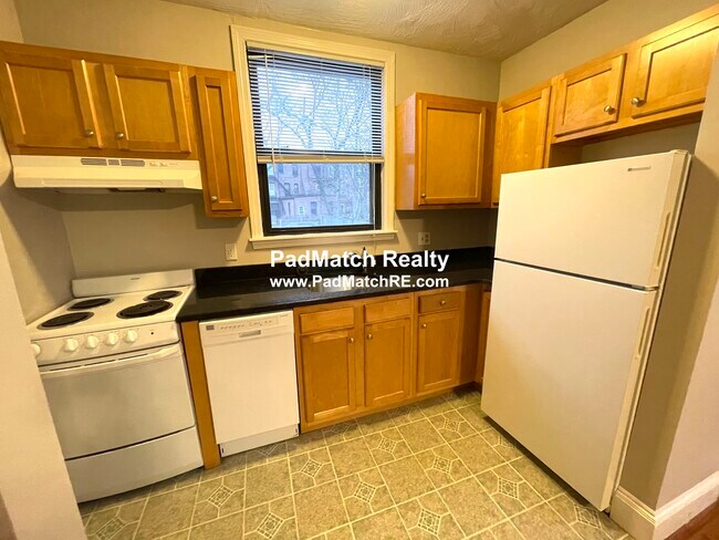 Foto del edificio - 14 Stearns Rd