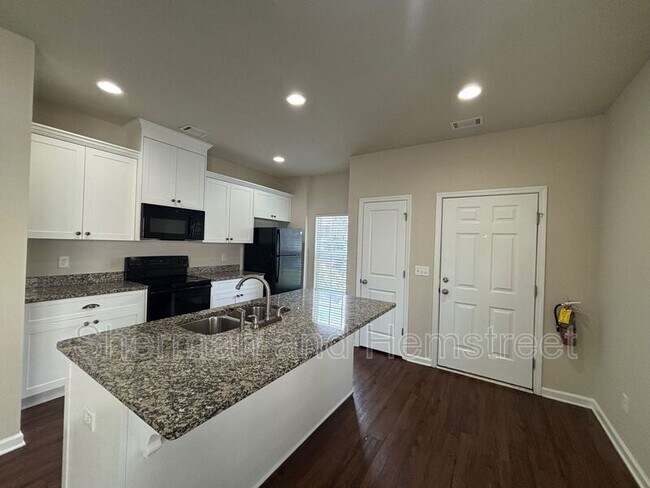 Foto del edificio - 404 Joiner Cir