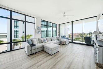 Building Photo - 225 Strand Dr