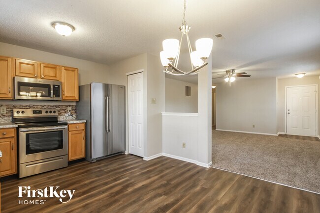 Building Photo - 9212 Wandflower Dr
