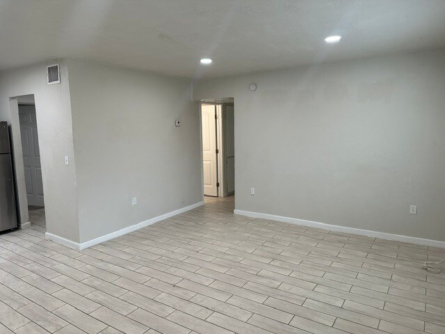 Building Photo - 2111 E Sunland Vista