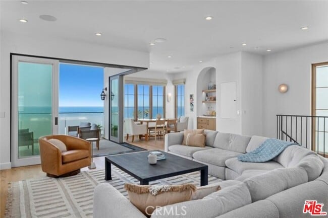 Building Photo - 505 Bayview Dr