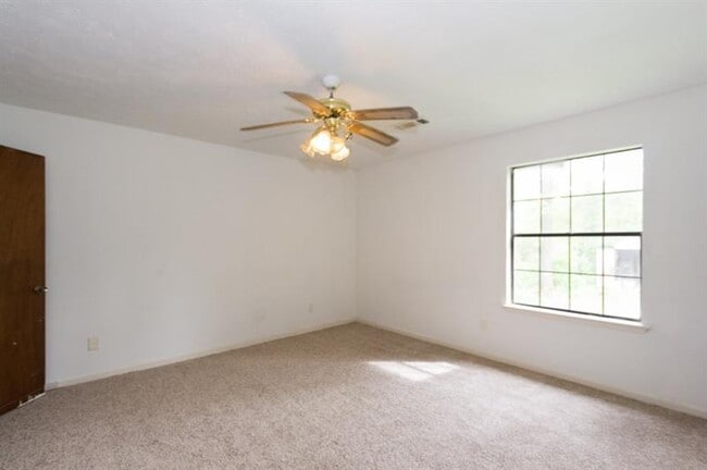 Building Photo - 2414 Leslie Brook Dr