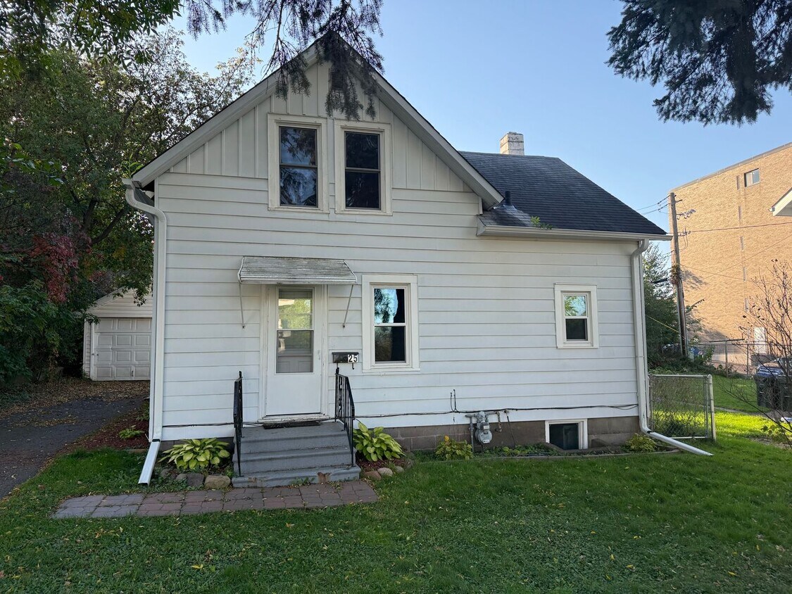 Foto principal - Cloquet MN - 3-bed - 1-bath - 1 - car Sing...