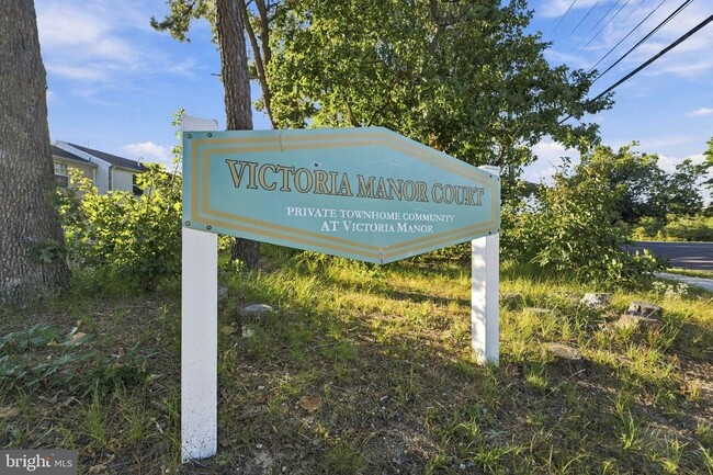 Building Photo - 8 Victoria Manor Ct