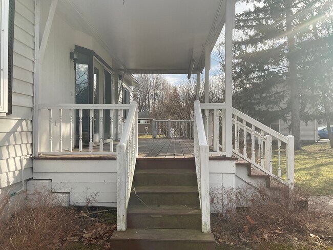 Porche delantero - 3661 E Lake Rd