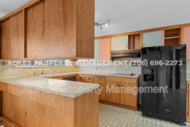 Building Photo - 7617 S Lakeridge Dr