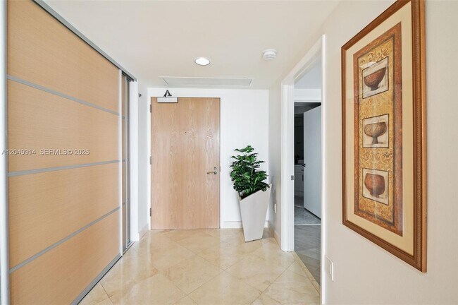Building Photo - 16400 Collins Ave
