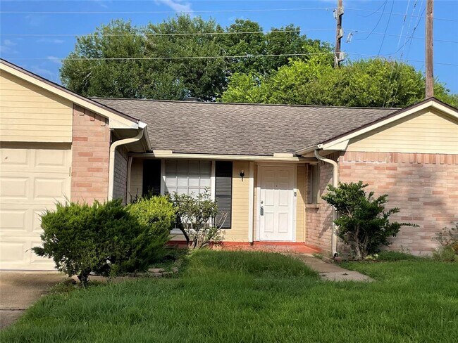 Building Photo - 1011 E Brompton Dr
