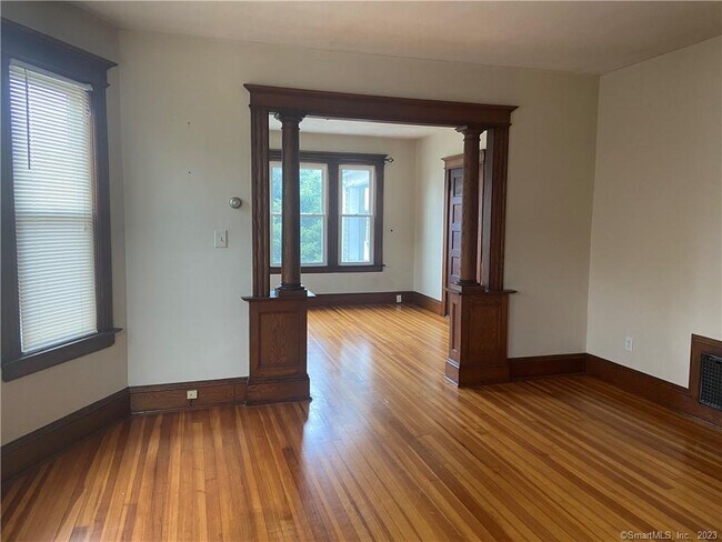Foto del edificio - 53 Oakwood Ave