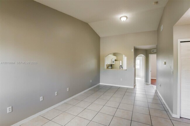 Foto del edificio - 925 NE 34th Ave