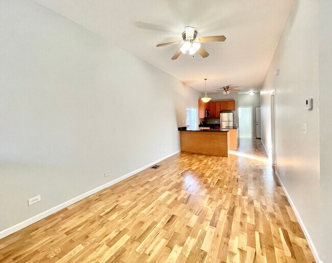 Foto del edificio - 1644 N California Ave