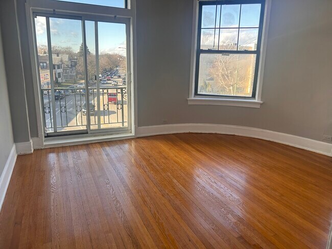 Foto del edificio - 7133 N Ridge Ave