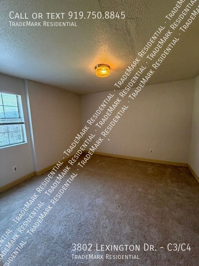 Building Photo - 3802 Lexington Dr