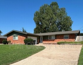 Building Photo - 3708 N Eagle Ln