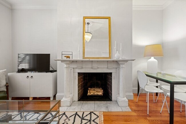 Building Photo - 35 Marlborough St
