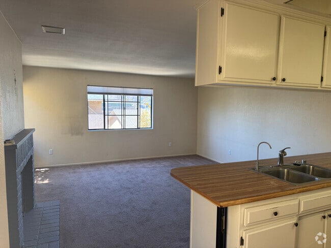 Building Photo - 1123 Pittsfield Ln