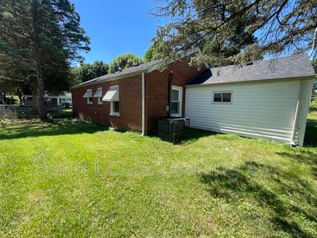 Building Photo - 20 Charlotte Dr