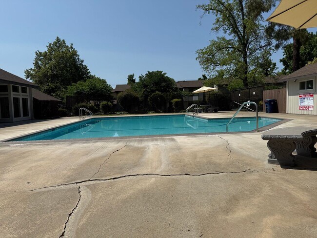 Foto del edificio - 6203 Ackland Ct