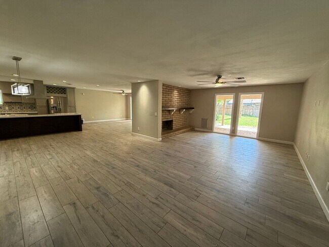 Foto del edificio - Luxury 4 Bedroom in Country Estates