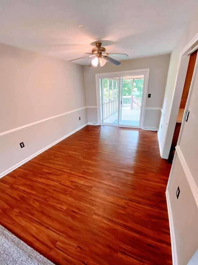 Building Photo - 229 Maple Hills Dr