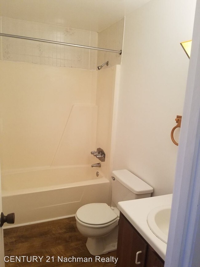 Building Photo - 2 br, 2.5 bath House - 5741 Weblin Drive