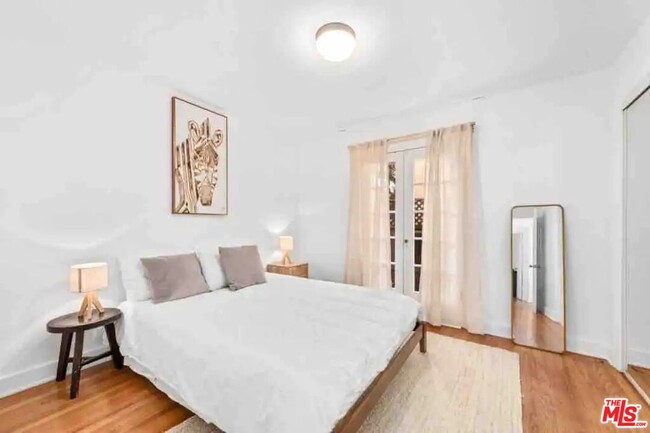 Foto del edificio - 8164 Waring Ave