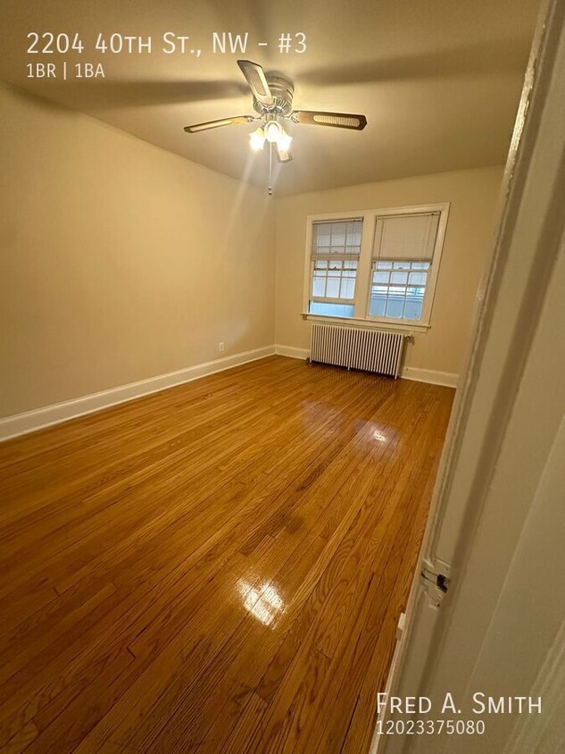 Foto principal - One-Bedroom + Enclosed Porch in Glover Park