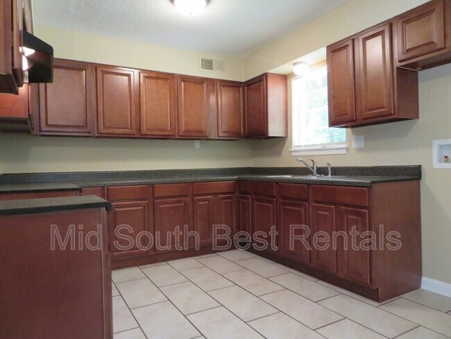 Foto del edificio - 3670 Royal Wood Ave