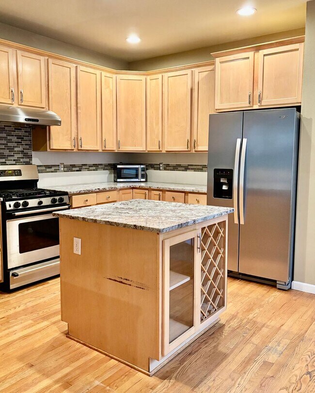 Foto del edificio - 4 Bed / 2.5 Bath Kirkland single family home $3,795/mo