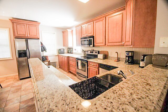 Building Photo - Beautiful Downtown Carriage House!