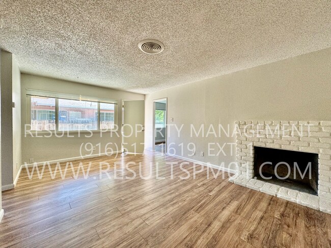 Foto del edificio - Spacious and Updated 3-Bedroom Duplex in Fair Oaks – Available Now!