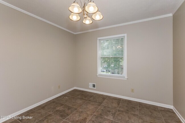 Foto del edificio - 8704 4 Oaks Ct