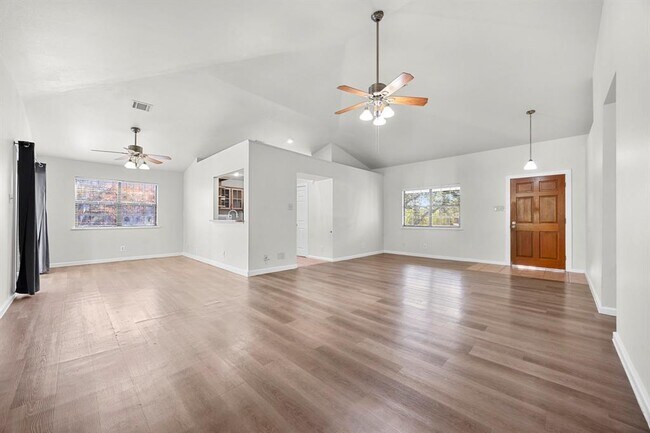 Building Photo - 208 S Cougar Ave