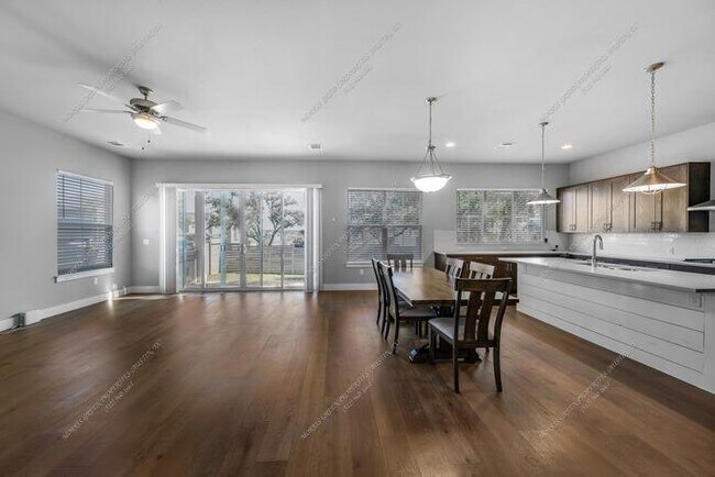 Foto del edificio - 7807 Ryans Way