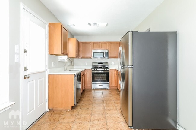 Building Photo - 33119 Cottonwood Bend