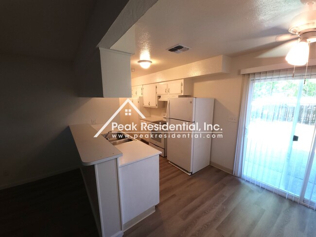 Building Photo - Very Nice Citrus Heights 3 Bedroom House w...