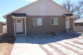Building Photo - 943 E Moreno Ave