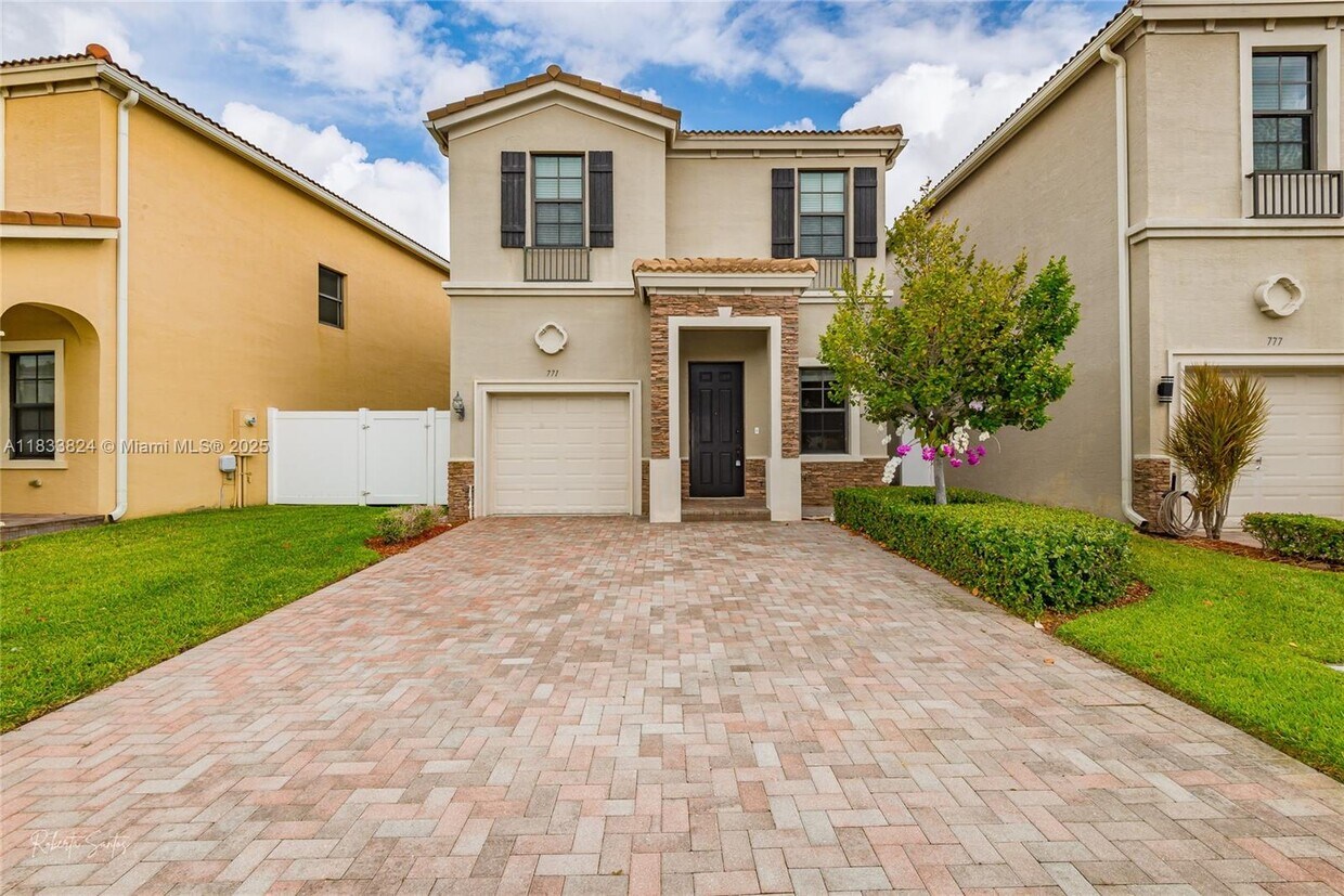 Foto principal - 771 NE 191st St
